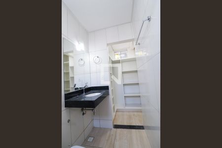 Casa para alugar com 170m², 2 quartos e sem vaga Casa para alugar com 170m², 2 quartos e sem vagaBanheiro da suíte 1