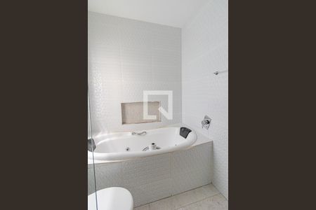 Casa para alugar com 350m², 8 quartos e 3 vagasBanheiro da Suíte