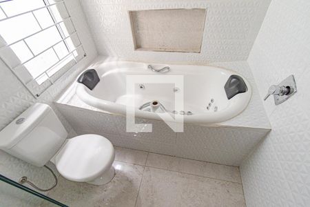 Casa para alugar com 350m², 8 quartos e 3 vagasBanheiro da Suíte