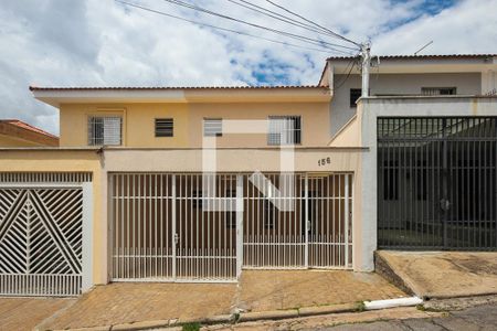 Casa para alugar com 103m², 3 quartos e 2 vagasFachada