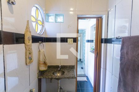 Casa à venda com 180m², 3 quartos e 2 vagas Casa à venda com 180m², 3 quartos e 2 vagasBanheiro Social
