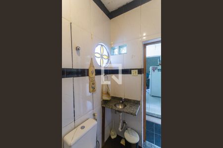 Casa à venda com 180m², 3 quartos e 2 vagas Casa à venda com 180m², 3 quartos e 2 vagasBanheiro Social