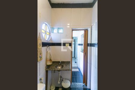 Casa à venda com 180m², 3 quartos e 2 vagas Casa à venda com 180m², 3 quartos e 2 vagasBanheiro Social