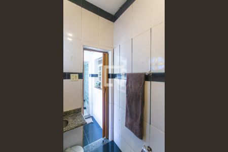 Casa à venda com 180m², 3 quartos e 2 vagas Casa à venda com 180m², 3 quartos e 2 vagasBanheiro Social