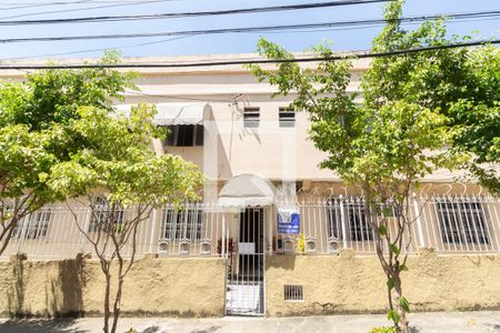 Apartamento à venda com 60m², 2 quartos e 1 vaga Apartamento à venda com 60m², 2 quartos e 1 vagaFachada