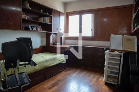 Apartamento à venda com 215m², 4 quartos e 2 vagasQuarto 2