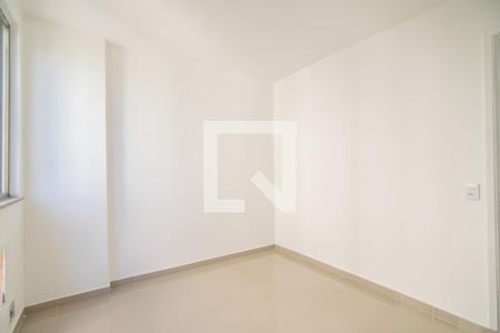 Quarto 2 de apartamento para alugar com 2 quartos, 60m² em Taquara, Rio de Janeiro