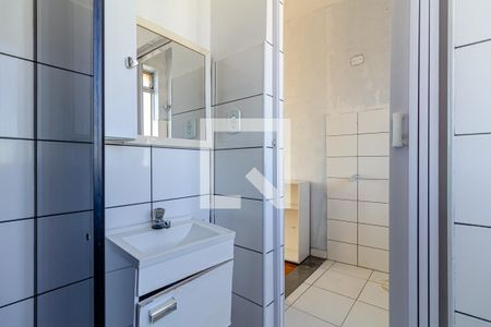 Banheiro de kitnet/studio para alugar com 1 quarto, 48m² em República, São Paulo