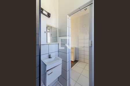 Banheiro de kitnet/studio para alugar com 1 quarto, 48m² em República, São Paulo