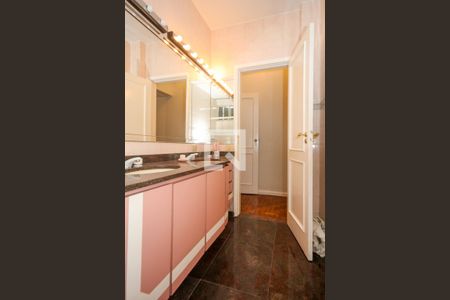 Apartamento à venda com 220m², 4 quartos e 1 vagaBanheiro  - Suite 