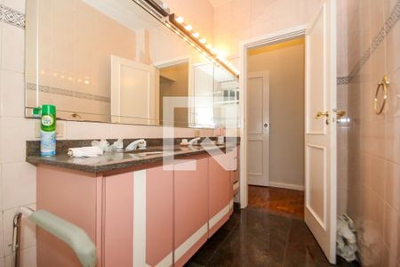 Apartamento à venda com 220m², 4 quartos e 1 vagaBanheiro  - Suite 