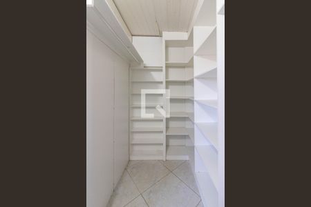 Casa à venda com 360m², 2 quartos e sem vaga Casa à venda com 360m², 2 quartos e sem vagaCloset da Suíte