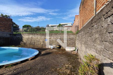 Casa à venda com 210m², 4 quartos e 2 vagas Casa à venda com 210m², 4 quartos e 2 vagasPiscina