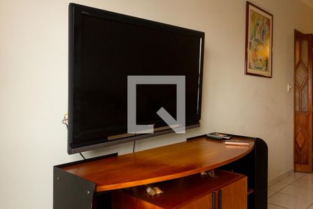Detalhe sala de apartamento para alugar com 2 quartos, 90m² em Vila Tupi, Praia Grande