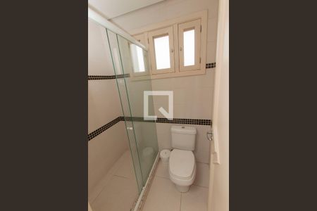 Casa à venda com 330m², 3 quartos e 4 vagasBanheiro da Suíte 1