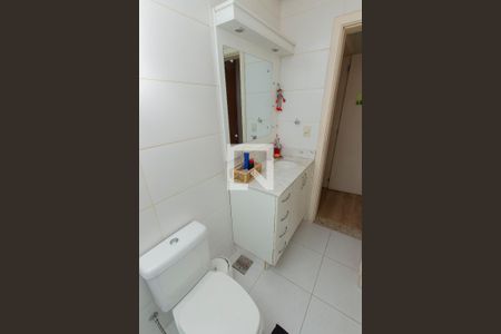 Casa à venda com 330m², 3 quartos e 4 vagasBanheiro da Suíte 2