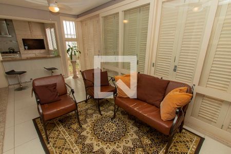 Casa à venda com 330m², 3 quartos e 4 vagasSala de TV