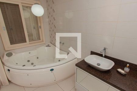 Casa à venda com 330m², 3 quartos e 4 vagasBanheiro da Suíte 1