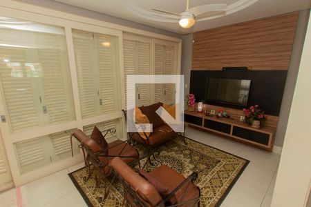 Casa à venda com 330m², 3 quartos e 4 vagasSala de TV