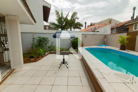 Casa à venda com 330m², 3 quartos e 4 vagasQuintal