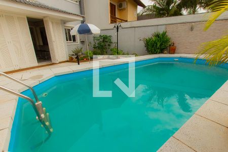 Casa à venda com 330m², 3 quartos e 4 vagasPiscina