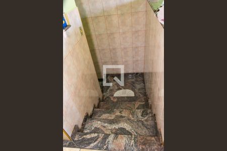 Casa à venda com 134m², 3 quartos e 5 vagas Casa à venda com 134m², 3 quartos e 5 vagasEscada