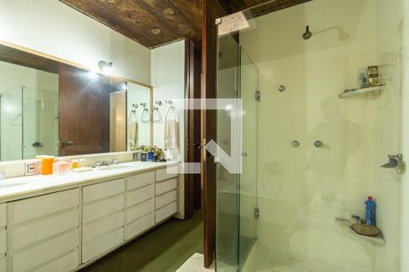 Casa à venda com 876m², 4 quartos e 4 vagas Casa à venda com 876m², 4 quartos e 4 vagasBanheiro 2