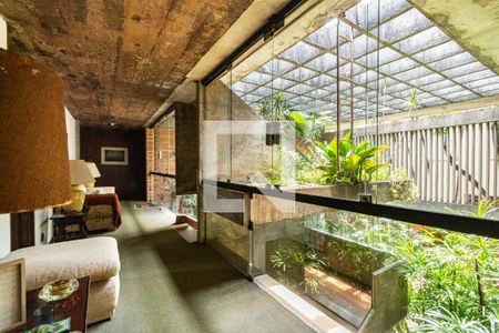 Casa à venda com 876m², 4 quartos e 4 vagas Casa à venda com 876m², 4 quartos e 4 vagasAcesso aos Quartos