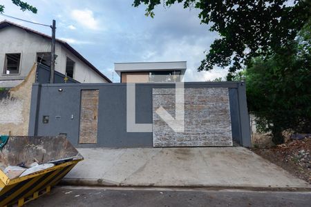 Casa à venda com 155m², 3 quartos e 4 vagasFachada