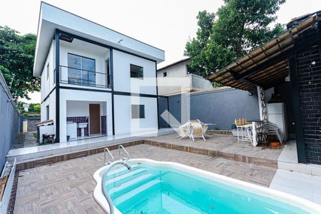 Casa à venda com 155m², 3 quartos e 4 vagasPiscina