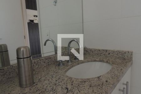 Apartamento à venda com 81m², 2 quartos e 2 vagasBanheiro da Suíte 1