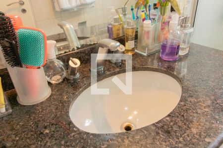 Apartamento à venda com 78m², 2 quartos e 1 vaga Apartamento à venda com 78m², 2 quartos e 1 vagaBanheiro Social