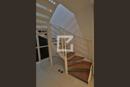 Escada de apartamento para alugar com 1 quarto, 45m² em Jardim Paulista, São Paulo