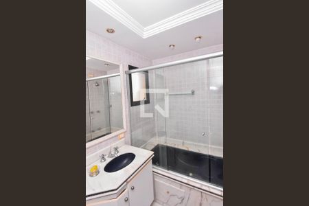 Apartamento à venda com 233m², 4 quartos e 5 vagas Apartamento à venda com 233m², 4 quartos e 5 vagasBanheiro da Suíte