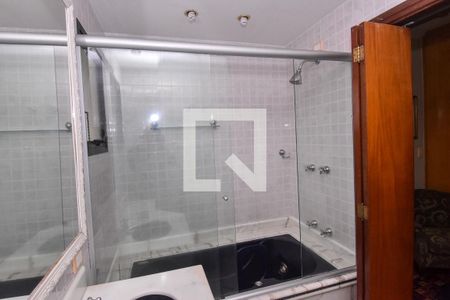 Apartamento à venda com 233m², 4 quartos e 5 vagas Apartamento à venda com 233m², 4 quartos e 5 vagasBanheiro da Suíte