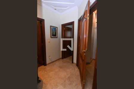 Apartamento à venda com 233m², 4 quartos e 5 vagas Apartamento à venda com 233m², 4 quartos e 5 vagasEntrada