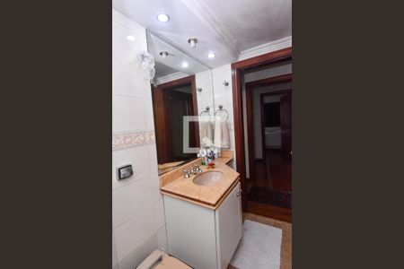 Apartamento à venda com 233m², 4 quartos e 5 vagas Apartamento à venda com 233m², 4 quartos e 5 vagasBanheiro Social