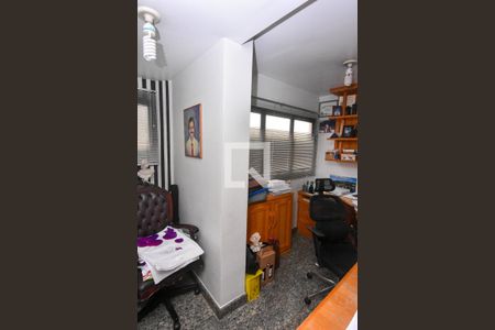 Apartamento à venda com 233m², 4 quartos e 5 vagas Apartamento à venda com 233m², 4 quartos e 5 vagasEscritório