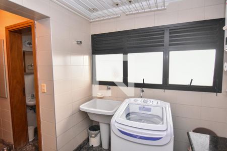 Apartamento à venda com 233m², 4 quartos e 5 vagas Apartamento à venda com 233m², 4 quartos e 5 vagasÁrea de Serviço