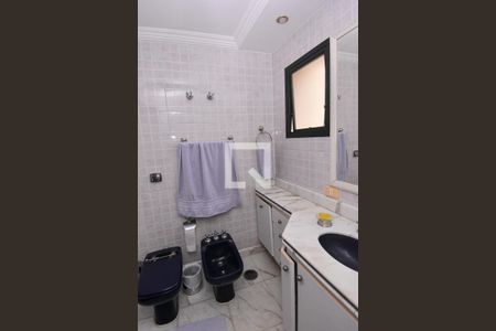 Apartamento à venda com 233m², 4 quartos e 5 vagas Apartamento à venda com 233m², 4 quartos e 5 vagasBanheiro da Suíte