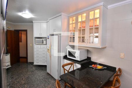 Apartamento à venda com 233m², 4 quartos e 5 vagas Apartamento à venda com 233m², 4 quartos e 5 vagasCozinha