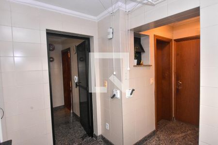 Apartamento à venda com 233m², 4 quartos e 5 vagas Apartamento à venda com 233m², 4 quartos e 5 vagasÁrea de Serviço