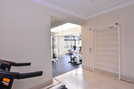 Apartamento à venda com 233m², 4 quartos e 5 vagas Apartamento à venda com 233m², 4 quartos e 5 vagasÁrea comum - Academia