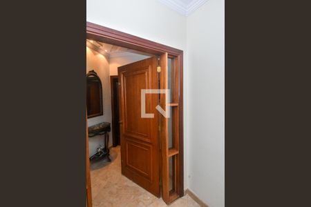 Apartamento à venda com 233m², 4 quartos e 5 vagas Apartamento à venda com 233m², 4 quartos e 5 vagasEntrada