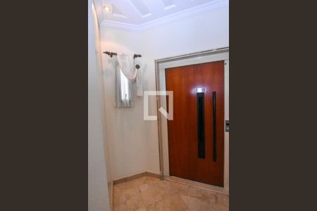 Apartamento à venda com 233m², 4 quartos e 5 vagas Apartamento à venda com 233m², 4 quartos e 5 vagasEntrada