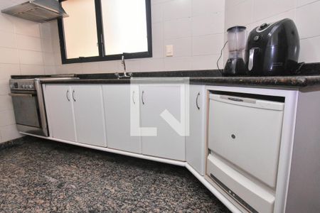 Apartamento à venda com 233m², 4 quartos e 5 vagas Apartamento à venda com 233m², 4 quartos e 5 vagasCozinha - Armários