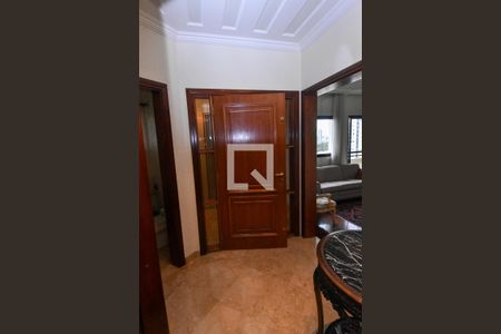 Apartamento à venda com 233m², 4 quartos e 5 vagas Apartamento à venda com 233m², 4 quartos e 5 vagasEntrada