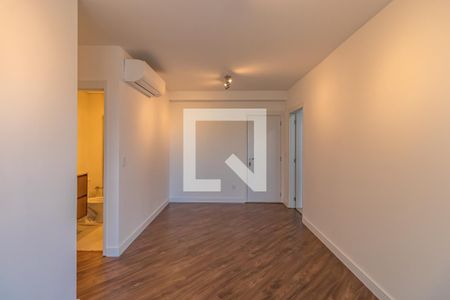 Sala de apartamento para alugar com 2 quartos, 70m² em Empresarial 18 do Forte, Barueri