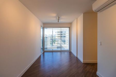 Sala de apartamento para alugar com 2 quartos, 70m² em Empresarial 18 do Forte, Barueri