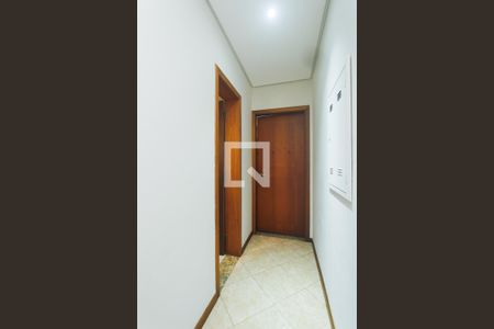 CORREDOR de casa à venda com 4 quartos, 240m² em Jardim Carvalho, Porto Alegre